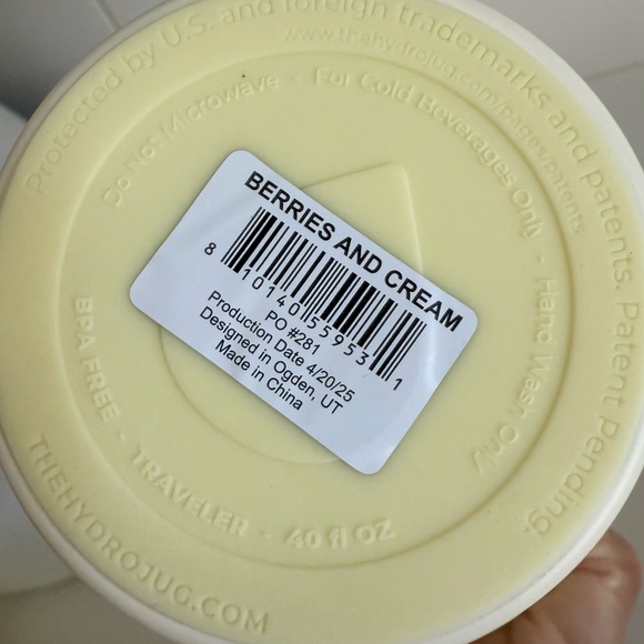 HydroJug X ACTA 40oz Traveler, TORI HALFORD BERRIES AND CREAM - Picture 5 of 7